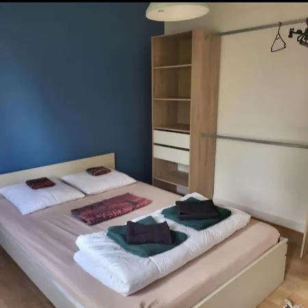 Le Temps D'un Sejour F3 2 1 Avec 1 Lit Simple Et 1 Avec 2 Lits Doubles Et 1 Garage Apartment