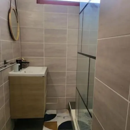 Le Temps D'un Sejour F3 2 1 Avec 1 Lit Simple Et 1 Avec 2 Lits Doubles Et 1 Garage Apartment *