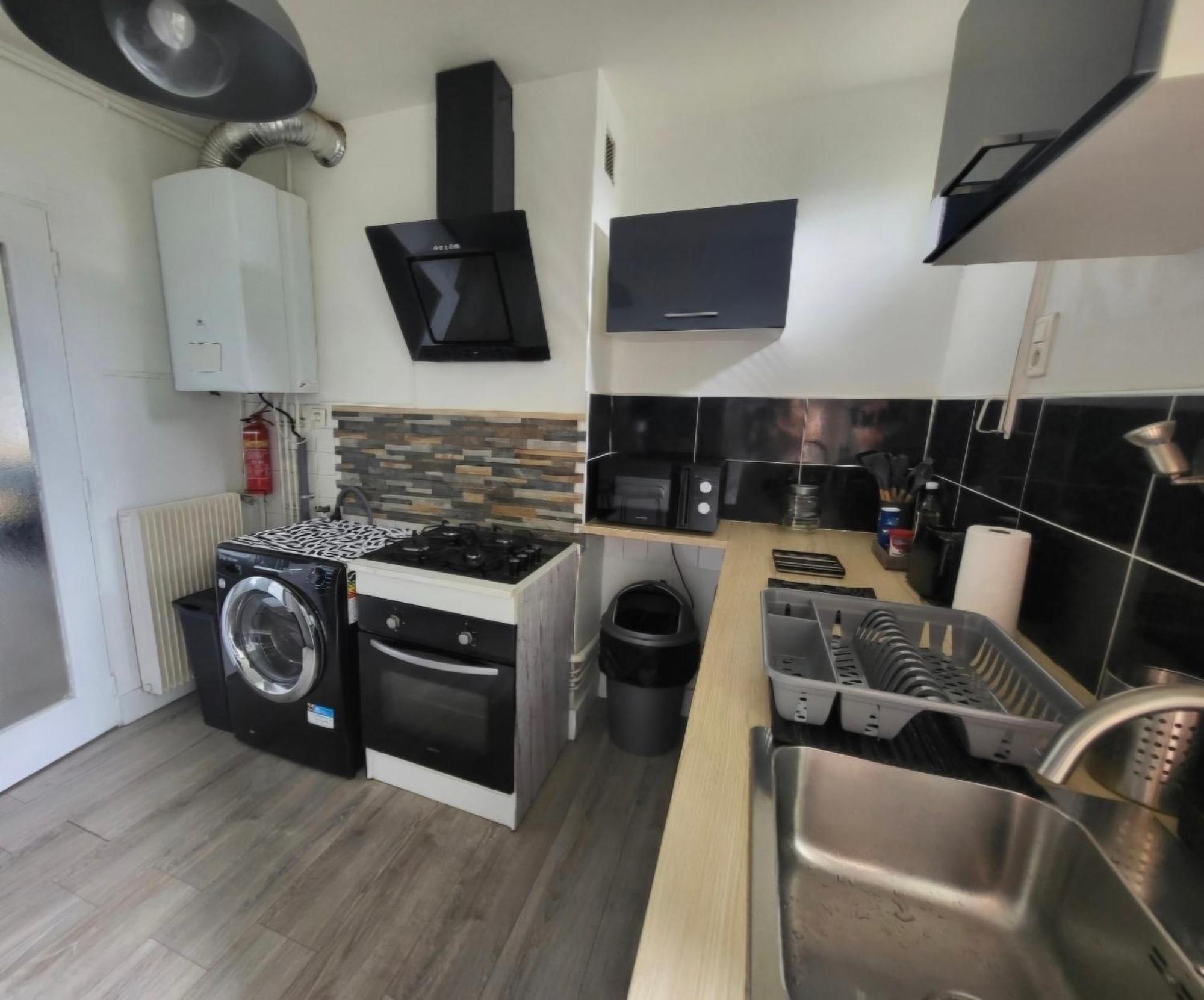 Appartement F3 2 1 Avec 1 Lit Simple Et 1 Avec 2 Lits Doubles *
